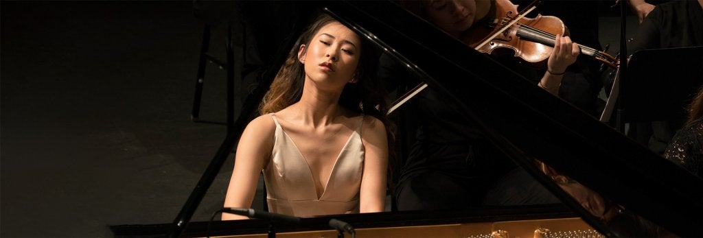 Sophia Su playing the Piano